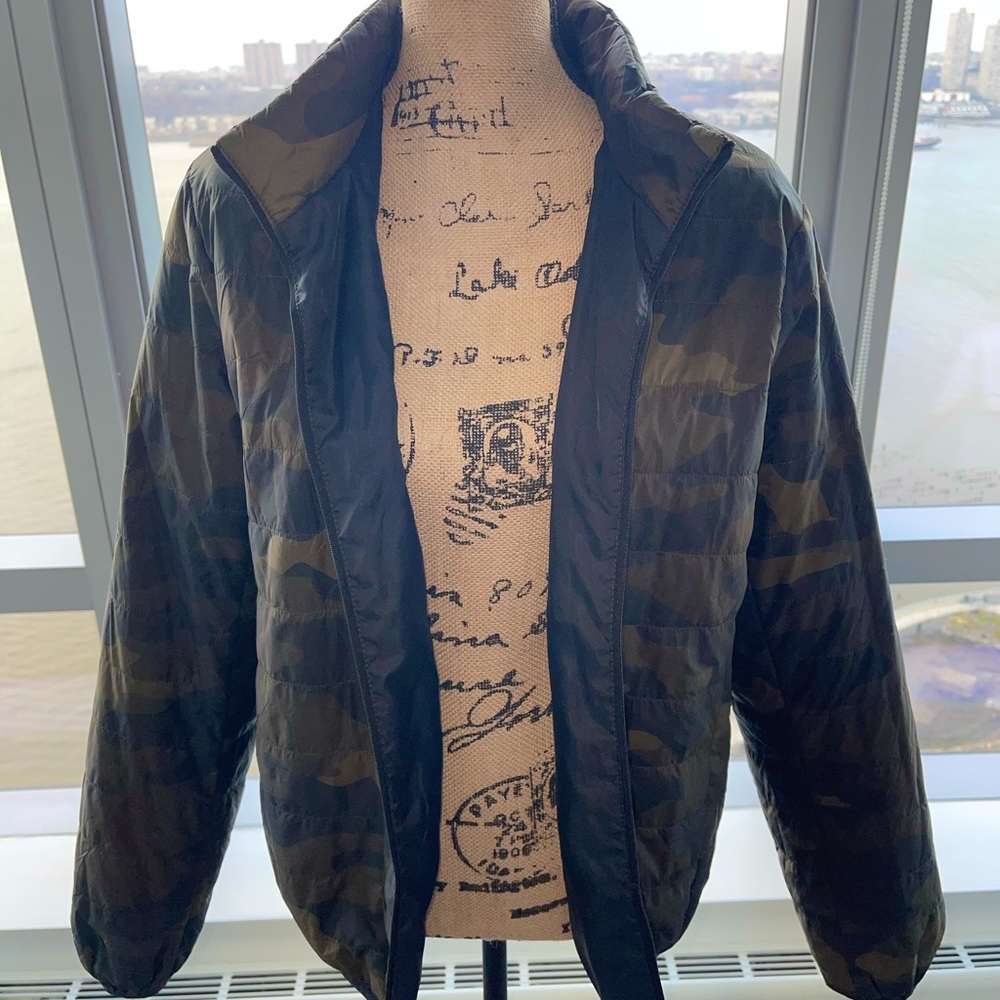 PINK camouflage puffer zip jacket, size Large.